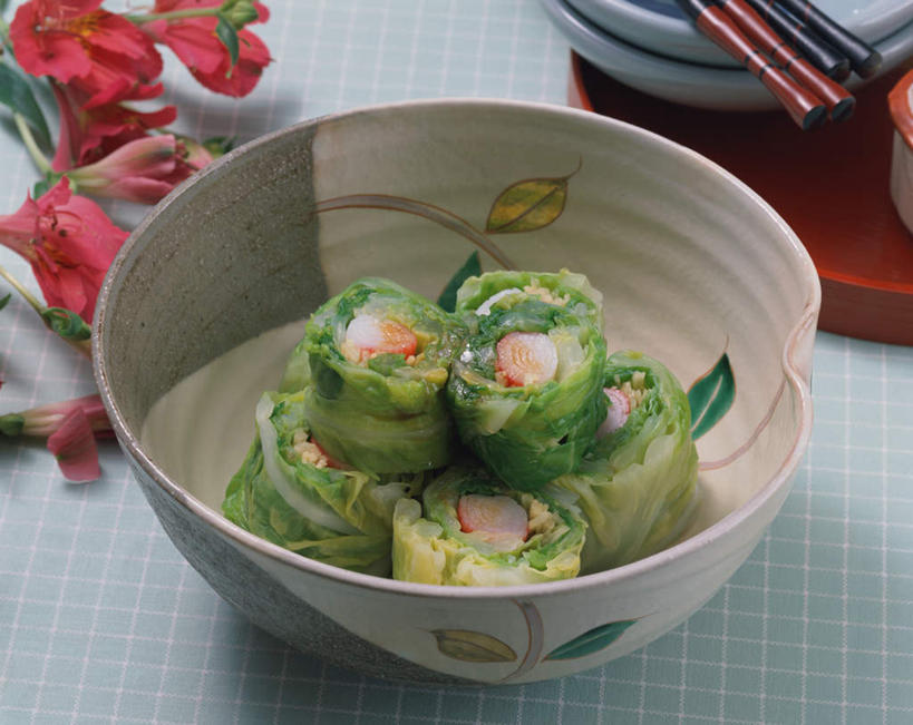 蟹,无人,横图,俯视,室内,特写,白天,烹饪,筷子,桌面,桌子,杜鹃花,椰菜,卷心菜,餐具,阴影,盛开,光线,木制,螃蟹,碟子,盘,影子,陶瓷,日本料理,料理,食品,杜鹃,陶瓷制品,花蕾,文化,传统,菜肴,美食,花,花瓣,花朵,鲜花,食物,盘子,木制品,容器,碟,碗,日式料理,花苞,花蕊,日式,摄影,佳肴,影棚,储藏,礼节,储存,礼仪,蟹肉棒,红杜鹃,满山红,清明花,清时,山踯躅,红踯躅,山石榴,映山红,进餐用具,烹调用具,结球甘蓝,甘兰,包心菜,彩图,高角度拍摄,影棚拍摄,拍摄,贮存