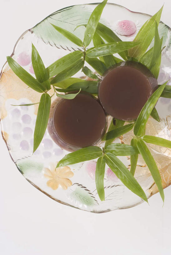 点心,无人,竖图,俯视,室外,特写,白天,白色背景,烹饪,纯洁,桌面,桌子,竹子,餐具,叶子,木制,碟子,盘,日本料理,料理,食品,甜点,甜品,绿叶,菜肴,美食,食物,糕点,盘子,木制品,碟,日式料理,甜食,日式,嫩叶,一盘,摄影,佳肴,影棚,高雅,奉献,质朴,正直,担当,叶,叶片,竹,彩图,高角度拍摄,影棚拍摄,拍摄,奋进,操守,四君子,岁寒三友,性坚,虚怀,虚心,善群,卓尔