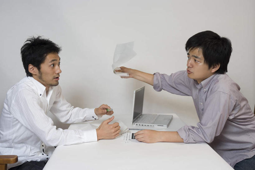 东方人,两个人,同事,商务人士,商务男性,坐,横图,室内,白天,白色背景,侧面,衬衫,成功,合作,团队,集体,信心,电脑,笔记本电脑,亚洲,阴影,套装,光线,网络,材料,档案,文件,影子,注视,黄种人,通讯设备,队伍,资料,观察,看,摄影,影棚,观看,对视,察看,无线,领导,递给,成就,关注,文档,通信设备,商务装,无线网络,合伙,领袖,无线上网,便携式电脑,工薪阶层,手提电脑,男人,男性,年轻男性,亚洲人,白领,上班族,坐着,半身,彩图,影棚拍摄,衬衣,拍摄