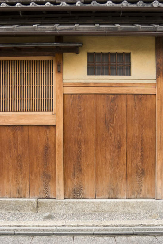 无人,家,竖图,室外,白天,正面,旅游,度假,门,标志建筑,地标,建筑,京都,日本,亚洲,瓷砖,地砖,瓦片,房屋,屋檐,屋子,建筑群,地面,娱乐,建设,楼房,檐,住宅,门框,享受,休闲,放松,京都府,东亚,本州,本州岛,日本国,近畿地方,近畿,祗园,彩图,房子