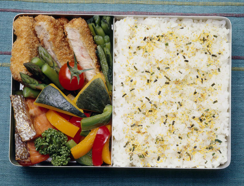 海鲜,米饭,三文鱼,无人,横图,俯视,室内,白天,烹饪,鲑鱼,南瓜,蔬菜,阴影,新鲜,光线,饭盒,影子,金瓜,花菜,花椰菜,西兰花,肉,日本料理,料理,食品,饭,切块,水产,猪肉,菜肴,美食,肉类,海洋生物,番瓜,盒子,食物,日式料理,日式,佳肴,有机食品,绿色食品,麦瓜,倭瓜,大马哈鱼,五谷,水生动物,海产品,水生物,肉食,海底动物,豚肉,撒蒙鱼,萨门鱼,冰海之皇,鲑,彩图,高角度拍摄