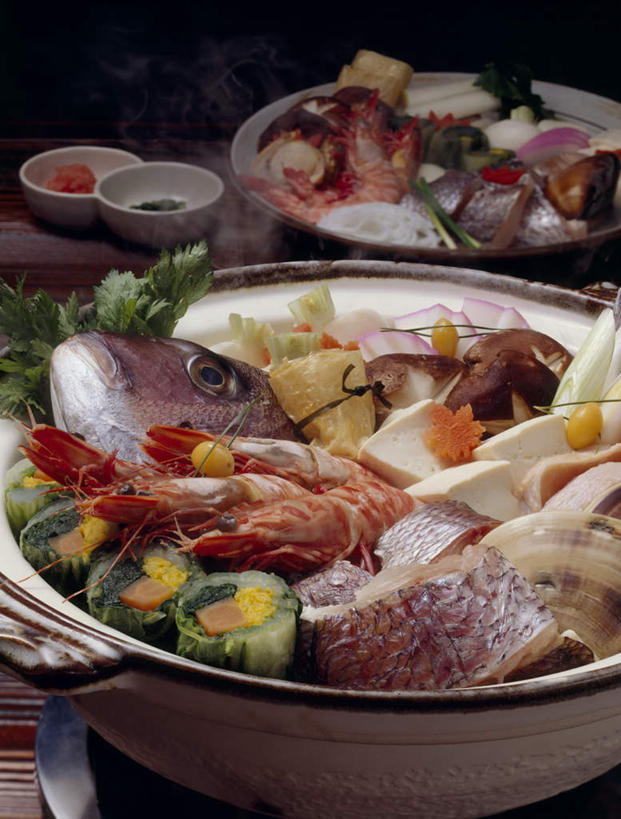 海鲜,无人,竖图,俯视,室内,特写,白天,烹饪,桌面,桌子,蔬菜,餐具,阴影,新鲜,光线,木制,螃蟹,砂锅,影子,菌菇,蘑菇,肉,鱼肉,日本料理,料理,食品,菌类,蛤蜊,火锅,水产,沙锅,菜肴,美食,肉类,海洋生物,食物,木制品,日式料理,日式,食用菌,蛤,佳肴,有机食品,绿色食品,水生动物,海产品,水生物,肉食,海底动物,蛤仔,暖锅,进餐用具,烹调用具,彩图,高角度拍摄