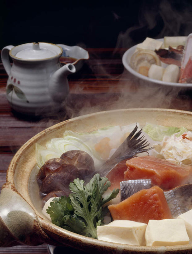 豆腐,无人,竖图,俯视,室内,特写,白天,烹饪,雾,桌面,桌子,蔬菜,餐具,阴影,沸腾,新鲜,光线,木制,蒸汽,砂锅,影子,菌菇,蘑菇,肉,鱼肉,日本料理,料理,食品,水蒸气,切块,菌类,火锅,沙锅,菜肴,美食,肉类,食物,木制品,日式料理,日式,食用菌,佳肴,有机食品,绿色食品,豆制品,肉食,蒸发,暖锅,进餐用具,烹调用具,彩图,高角度拍摄