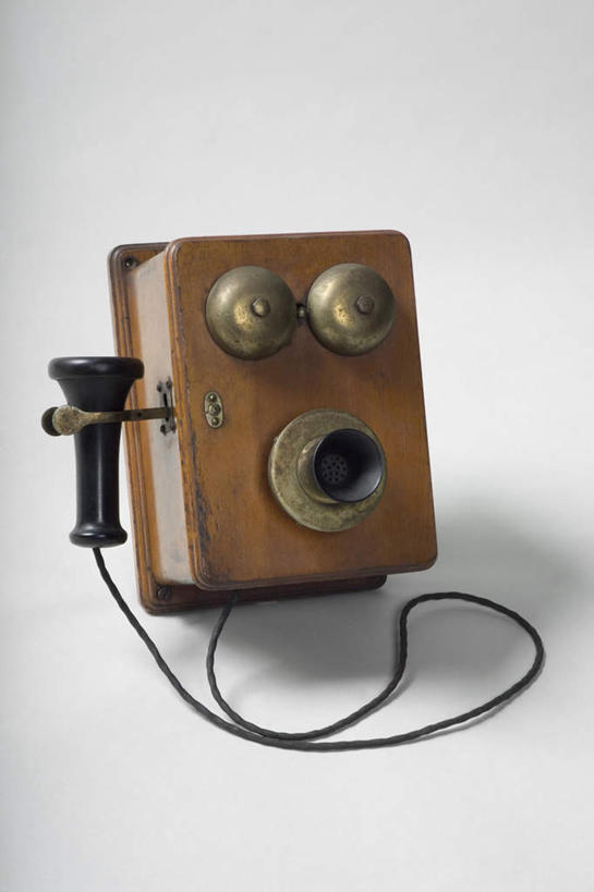 无人,打电话,竖图,室内,特写,白天,正面,静物,电话,阴影,灰色背景,光线,影子,通讯设备,一个,话筒,电话线,摄影,影棚,单个,古董,交流,电话机,沟通,通话,彩图,影棚拍摄,拍摄