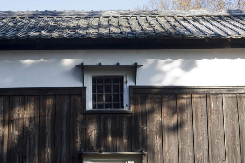 无人,家,横图,室外,白天,正面,度假,美景,城市风光,城市,日本,亚洲,阴影,光线,瓦片,影子,房屋,屋檐,屋子,景观,仓库,娱乐,楼房,檐,住宅,阳光,享受,休闲,景色,放松,东亚,本州,本州岛,日本国,近畿地方,近畿,滋贺,滋贺县,彩图,房子