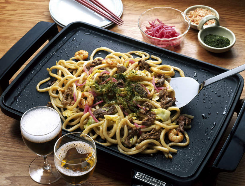 面食,面条,无人,横图,俯视,室内,特写,白天,烹饪,筷子,杯子,餐具,玻璃,朦胧,模糊,碟子,高脚杯,盘,炒面,面,日本料理,料理,食品,红酒杯,锅铲,菜肴,美食,玻璃制品,食物,盘子,酒杯,容器,碟,碗,日式料理,日式,佳肴,储藏,储存,玻璃杯,进餐用具,烹调用具,彩图,高角度拍摄,贮存