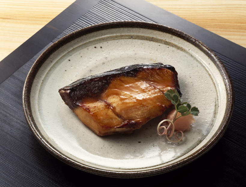 海鲜,无人,横图,俯视,室内,特写,白天,烹饪,餐具,碟子,盘,肉,鱼肉,日本料理,料理,食品,切块,水产,菜肴,美食,肉类,海洋生物,食物,盘子,碟,日式料理,日式,佳肴,鲱鱼,水生动物,海产品,水生物,肉食,海底动物,太平洋鲱鱼,彩图,高角度拍摄