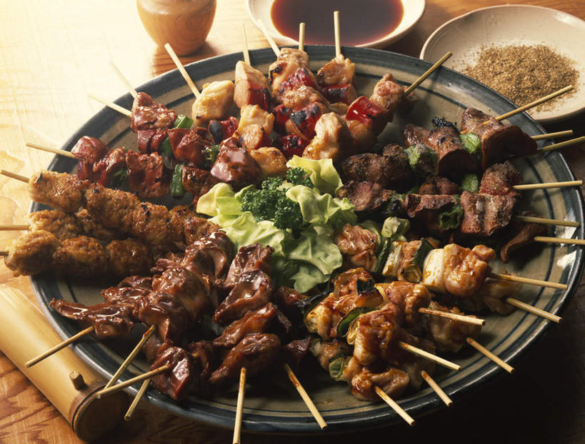 无人,横图,俯视,室内,特写,白天,烹饪,雾,餐具,一排,许多,沸腾,朦胧,模糊,整齐,蒸汽,碟子,盘,调味,鸡肉,酱料,酱汁,肉,香料,佐料,日本料理,料理,食品,水蒸气,调味品,调味料,酱,菜肴,美食,肉类,竹签,食物,排列,盘子,碟,日式料理,日式,烤鸡,佳肴,配料,队列,烧鸡,肉食,取食签,蒸发,作料,彩图,高角度拍摄