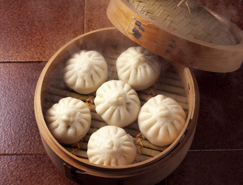 点心,蒸笼,无人,横图,俯视,室内,特写,白天,雾,餐具,一排,许多,沸腾,朦胧,模糊,整齐,蒸汽,料理,食品,包子,面点,水蒸气,美食,食物,排列,小笼包,中式,队列,笼屉,蒸发,进餐用具,烹调用具,彩图,高角度拍摄