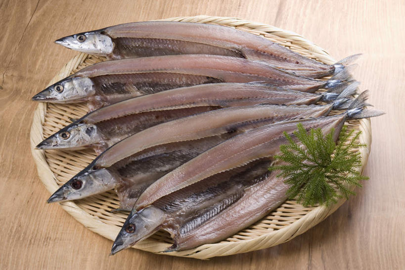 海鲜,无人,横图,俯视,室内,特写,白天,烹饪,秋刀鱼,篮子,肉,鱼肉,日本料理,料理,食品,水产,菜肴,美食,肉类,食物,日式料理,日式,佳肴,竹刀鱼,刀鱼,海产品,肉食,彩图,高角度拍摄