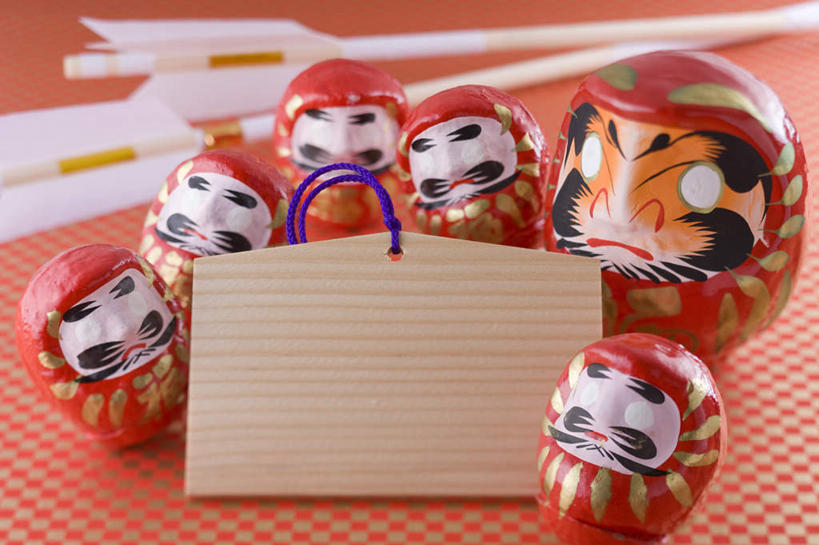 无人,横图,室内,特写,白天,正面,玩具,一排,许多,朦胧,模糊,日本文化,整齐,装饰,娃娃,祝福,文化,传统,排列,一个,饰品,祈祷,祈福,健康,许愿,摄影,影棚,单个,纪念,祈求,吉祥,队列,记录板,记事板,达摩不倒翁,好运,平安,彩图,影棚拍摄,拍摄