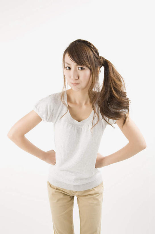 东方人,一个人,站,笑,微笑,露齿笑,竖图,室内,白天,白色背景,正面,亚洲,仅一个年轻女性,仅一个女性,仅一个人,朦胧,模糊,注视,黄种人,手叉腰,叉腰,观察,看,站着,日本人,摄影,影棚,观看,察看,双手叉腰,关注,年轻女性,女人,女性,亚洲人,站立,半身,彩图,影棚拍摄,拍摄