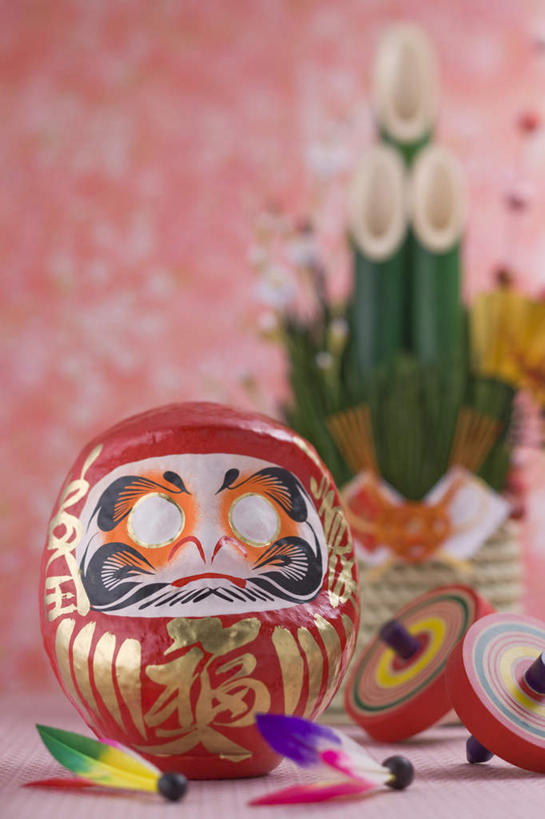 无人,竖图,室内,特写,白天,正面,游戏,羽毛球,朦胧,模糊,装饰,娃娃,祝福,玩,文化,娱乐,传统,饰品,陀螺,祈祷,祈福,休闲,健康,益智,许愿,摄影,影棚,活动,纪念,祈求,吉祥,发泄,消遣,智力,门松,宣泄,达摩不倒翁,陀罗,干乐,冰尜,打老牛,独乐,好运,平安,玩耍,嬉戏,彩图,影棚拍摄,拍摄