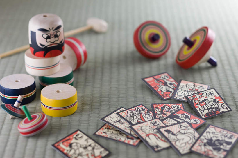 无人,横图,俯视,室内,特写,白天,游戏,静物,许多,朦胧,模糊,玩,娱乐,排列,卡片,陀螺,休闲,益智,摄影,影棚,活动,发泄,消遣,智力,宣泄,陀罗,干乐,冰尜,打老牛,独乐,摆列,玩耍,嬉戏,彩图,高角度拍摄,影棚拍摄,拍摄,布列,分列