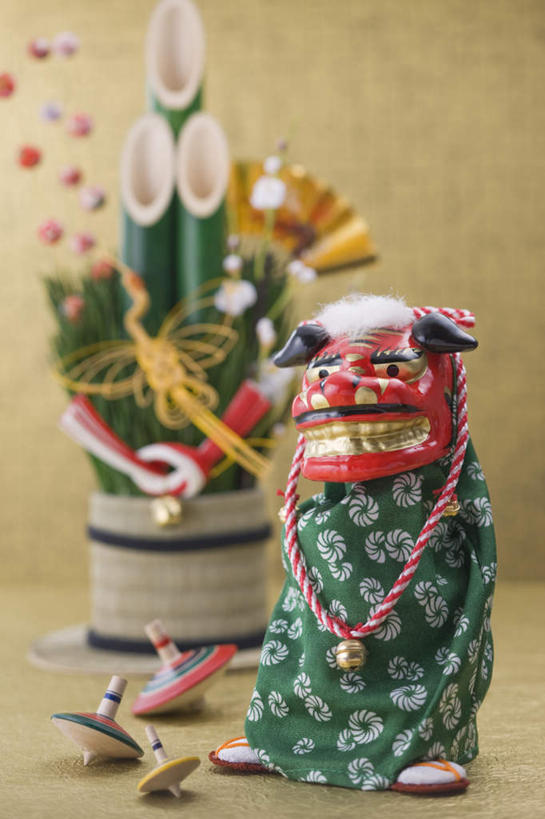 无人,竖图,室内,特写,白天,正面,游戏,玩具,朦胧,模糊,装饰,雕像,玩,娱乐,休闲,益智,摄影,影棚,活动,华丽,修饰,点缀,发泄,消遣,智力,门松,宣泄,衬托,美观,雅致,雅观,长寿,玩耍,嬉戏,彩图,全身,影棚拍摄,拍摄