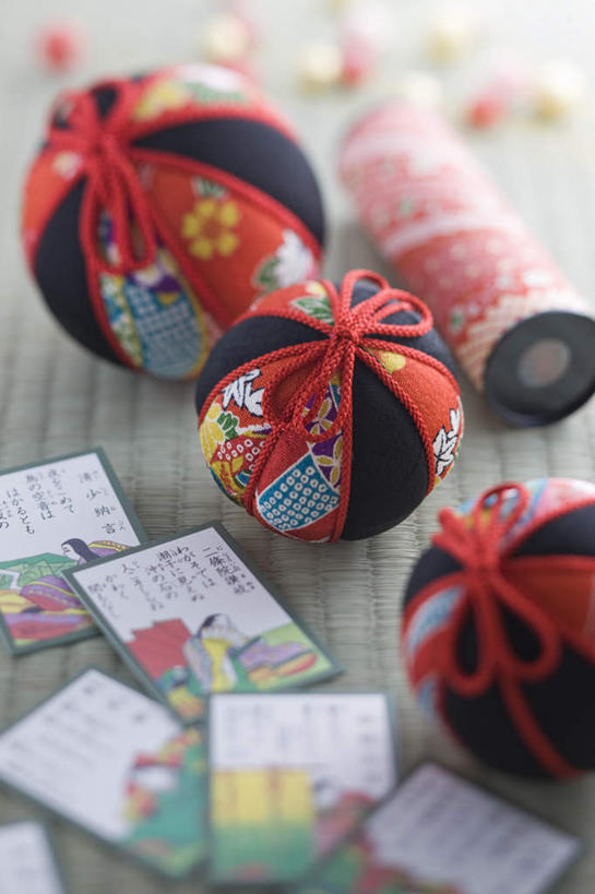 无人,竖图,俯视,室内,特写,白天,游戏,静物,玩具,万花筒,朦胧,模糊,玩,娱乐,球,一个,卡片,休闲,益智,摄影,影棚,单个,活动,发泄,消遣,智力,宣泄,玩耍,嬉戏,彩图,高角度拍摄,影棚拍摄,拍摄