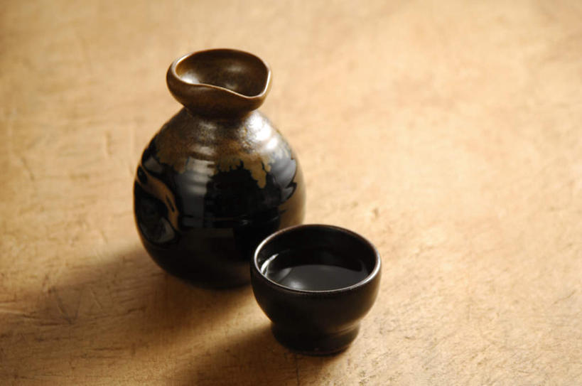 清酒,无人,横图,俯视,室内,特写,白天,烹饪,陶瓷,日本料理,料理,食品,陶瓷制品,酒类,菜肴,美食,酒,酒瓶,食物,饮料,瓶子,日式料理,日式,摄影,佳肴,影棚,彩图,高角度拍摄,影棚拍摄,拍摄,清酒瓶