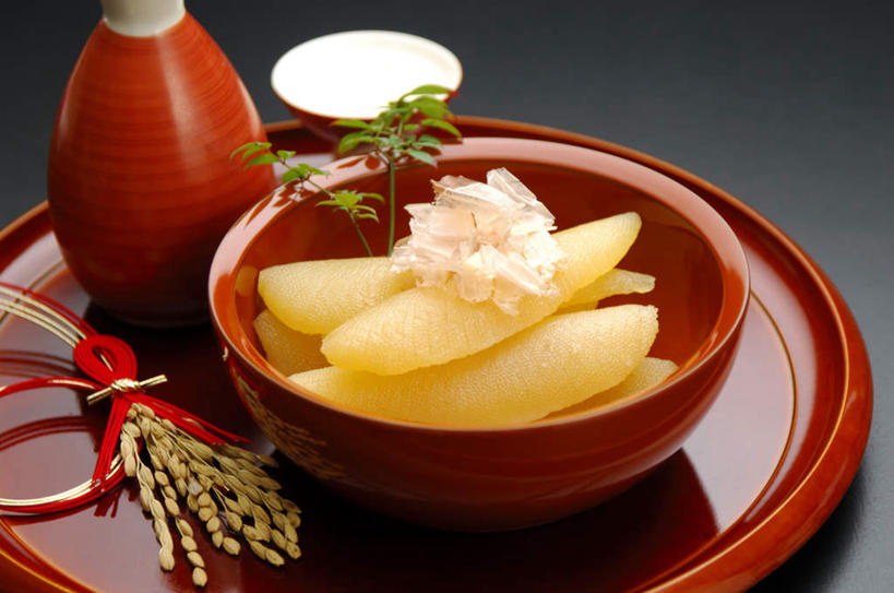 海鲜,无人,横图,俯视,室内,特写,白天,烹饪,餐具,陶瓷,日本料理,料理,食品,陶瓷制品,米酒,水产,菜肴,美食,玻璃制品,酒瓶,食物,玻璃瓶,瓶子,日式料理,日式,摄影,佳肴,影棚,鲱鱼,海产品,进餐用具,烹调用具,彩图,高角度拍摄,影棚拍摄,拍摄,清酒瓶