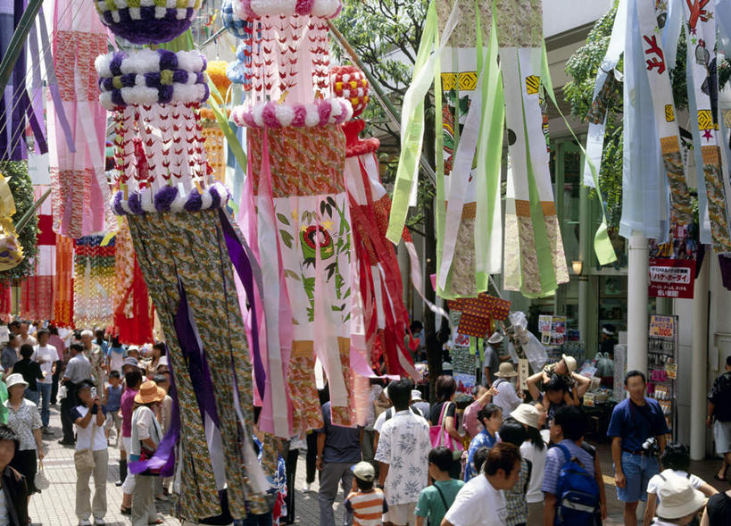 东方人,站,走,横图,俯视,室外,白天,爱情,度假,美景,城市风光,城市,帽子,日本,情人节,亚洲,行人,游客,游人,戴,吊挂,悬挂,服装,节日,七夕,庆祝,装饰,景观,许多人,浪漫,挂,黄种人,文化,娱乐,运动帽,路人,旅客,衣服,饰品,站着,一群人,庆典,享受,休闲,温暖,温馨,鸭舌帽,景色,恩爱,放松,服饰,纪念,戴着,和睦,衣着,穿着,东亚,本州,七夕节,本州岛,日本国,宫城,宫城县,东北地方,织女,牛郎,乞巧节,衣饰,过客,男人,男性,年轻男性,年轻女性,女人,女性,亚洲人,步行,散步,站立,走路,半身,彩图,高角度拍摄,融洽