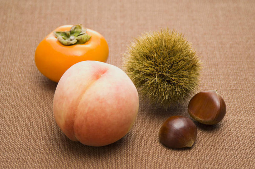 无人,横图,俯视,室内,特写,白天,柿子,桃子,水果,新鲜,栗子,生食,食品,果实,食物,三个,摄影,有机食品,绿色食品,影棚,肺果,彩图,高角度拍摄,影棚拍摄,拍摄