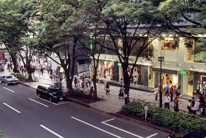东方人,商店,站,走,横图,俯视,室外,白天,度假,美景,植物,城市风光,城市,道路,路,公路,汽车,东京,日本,亚洲,行人,景观,分界线,停车线,交通,许多人,注视,黄种人,娱乐,路人,车,树,树木,绿色,自然,交通工具,轿车,观察,看,站着,一群人,享受,休闲,日本人,景色,放松,金融,百货,生长,成长,观看,车行道,车行道分界线,察看,关注,标线,贸易,百货公司,东亚,车行线,本州,关东地方,本州岛,日本国,东京都,涩谷区,过客,原宿,表参道,男人,男性,年轻男性,年轻女性,女人,女性,亚洲人,马路,步行,散步,站立,走路,彩图,高角度拍摄,全身,购物商场,购物中心
