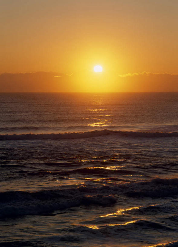 无人,竖图,室外,白天,正面,旅游,度假,日出,海浪,海洋,美景,太阳,日本,亚洲,朦胧,模糊,景观,浪花,水平线,辽阔,朝霞,晨曦,海平线,黎明,娱乐,天空,阳光,自然,海水,天,享受,休闲,广阔,景色,放松,一望无际,自然风光,海景,东亚,本州,茨城,茨城县,关东地方,本州岛,日本国,县厅,无边无际,一马平川,大海,风浪,海,海水的波动,近岸浪,涌浪,朝阳,彩图,破晓,水户,水户市,水戸,水戸市,水天相接,水天一线