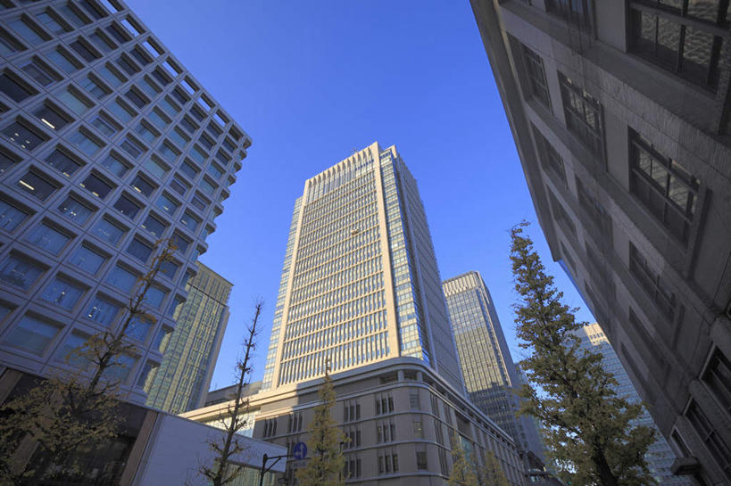 无人,高楼大厦,横图,室外,白天,仰视,旅游,度假,美景,植物,城市风光,城市,大厦,建筑,摩天大楼,东京,日本,亚洲,阴影,光线,影子,景观,娱乐,树,树木,蓝色,绿色,蓝天,天空,阳光,自然,天,享受,休闲,景色,放松,千代田区,生长,成长,东亚,本州,关东地方,本州岛,日本国,东京都,丸之内,彩图,低角度拍摄,大楼,高层建筑,高楼,摩天楼