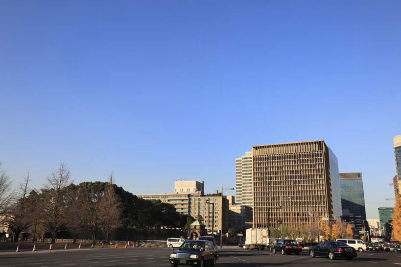 无人,高楼大厦,横图,室外,白天,正面,旅游,度假,美景,植物,城市风光,城市,大厦,道路,建筑,路,摩天大楼,公路,汽车,东京,日本,亚洲,许多,阴影,光线,影子,景观,交通,娱乐,车,树,树木,蓝色,绿色,蓝天,天空,阳光,自然,交通工具,轿车,天,行驶,享受,休闲,景色,放松,千代田区,生长,成长,东亚,本州,关东地方,本州岛,日本国,东京都,丸之内,马路,彩图,大楼,高层建筑,高楼,摩天楼