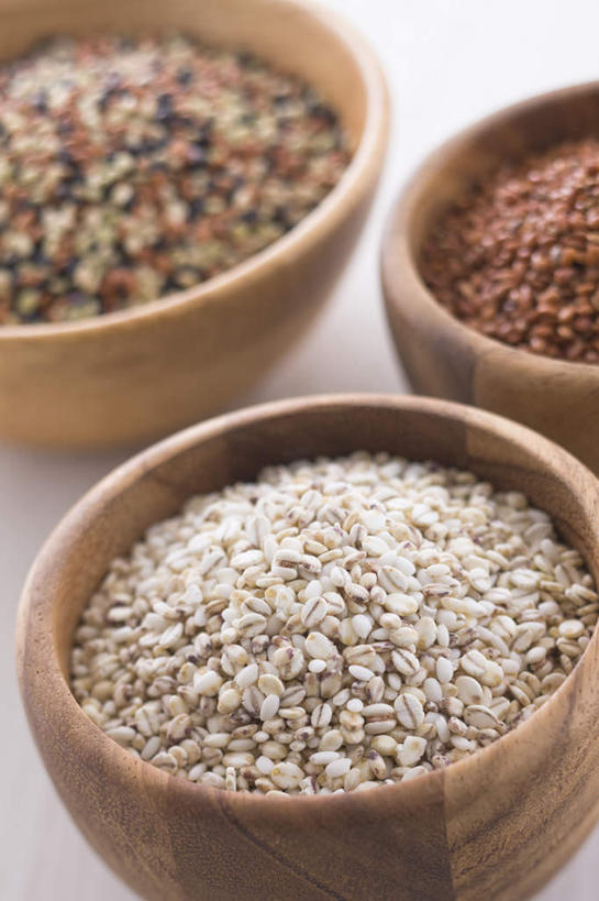 点心,无人,竖图,俯视,室内,特写,白天,白色背景,农作物,朦胧,模糊,谷物,食品,甜点,甜品,食物,糕点,碗,甜食,糙米,摄影,麦子,影棚,大麦,一碗,彩图,高角度拍摄,影棚拍摄,拍摄