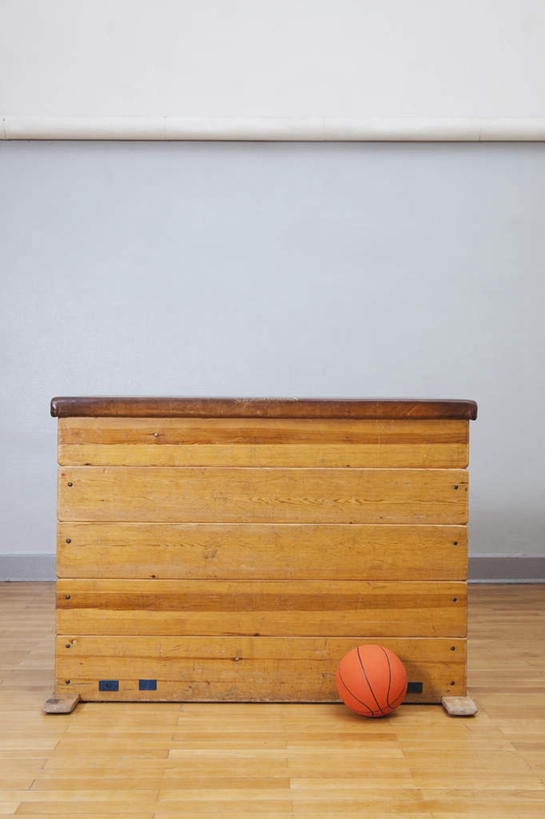 无人,健身房,竖图,室内,白天,正面,锻炼,运动,鞍马,篮球,体操,墙,篮球装备,运动器械,墙壁,墙面,一个,灰色,健身器械,活力,单个,优美,健身器材,篮球运动,鞍马运动,体育,彩图,健身,健身馆,运动器材