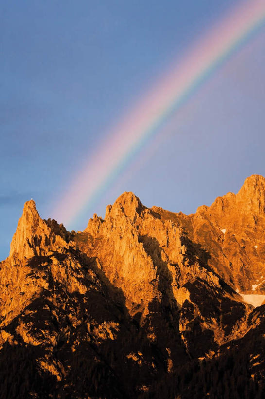 无人,竖图,室外,白天,正面,旅游,度假,彩虹,石头,美景,山,山脉,奥地利,欧洲,阴影,光线,石子,影子,景观,山峰,山峦,娱乐,蓝色,蓝天,天空,阳光,自然,群山,天,享受,休闲,景色,放松,晴朗,自然风光,中欧,万里无云,奥地利共和国,蒂罗尔,蒂罗尔州,石块,岩石,虹,虹桥,七彩虹,晴空,晴空万里,天虹,彩图