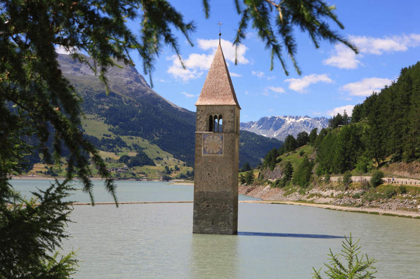 无人,教堂,横图,室外,白天,正面,旅游,度假,草地,草坪,石头,美景,山,山脉,植物,意大利,欧洲,阴影,节日,光线,石子,影子,景观,山峰,云,云朵,山峦,云彩,文化,娱乐,草,树,树木,蓝色,绿色,白云,蓝天,天空,阳光,自然,群山,天,祈祷,享受,休闲,健康,景色,放松,许愿,宗教,信仰,生长,晴朗,成长,纪念,祈求,基督教,南欧,天主教,自然风光,信念,意大利共和国,南蒂罗尔,平安,石块,岩石,晴空,彩图,大教堂,礼拜堂