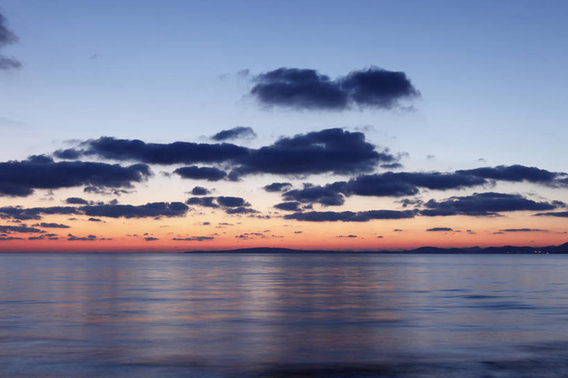 无人,横图,室外,白天,正面,旅游,度假,海浪,海洋,美景,日落,西班牙,欧洲,景观,浪花,水平线,晚霞,霞光,落日,辽阔,海平线,娱乐,自然,海水,黄昏,享受,休闲,广阔,景色,彩霞,放松,一望无际,南欧,自然风光,海景,马略卡岛,西班牙王国,无边无际,一马平川,夕照,巴利阿里群岛,马略卡,薄暮,巴利阿里,大海,风浪,海,海水的波动,近岸浪,涌浪,夕阳,彩图,傍晚,马洛卡岛,水天相接,水天一线,斜阳