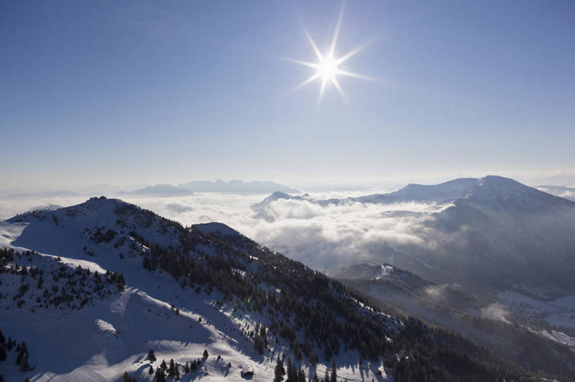 无人,横图,室外,白天,正面,旅游,度假,石头,美景,山,雪,雪山,植物,大雪,德国,欧洲,阿尔卑斯山,阴影,光线,石子,影子,冰,积雪,景观,山峰,雪景,冬季,冬天,山峦,娱乐,树,树木,蓝色,绿色,蓝天,天空,阳光,自然,天,享受,休闲,景色,放松,寒冷,生长,晴朗,成长,冰冷,西欧,自然风光,阿尔卑斯山脉,万里无云,德意志联邦共和国,严寒,冰凉,酷寒,凛冽,凛凛,极冷,巴伐利亚,巴伐利亚州,拜恩州,拜恩自由州,石块,岩石,晴空,晴空万里,彩图,镜头光晕,透镜闪耀,眩光,文德尔施泰因