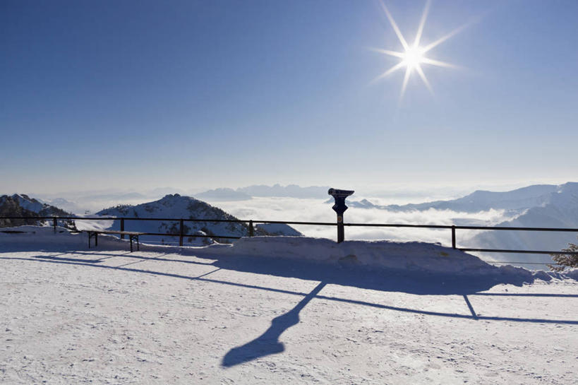 无人,栏杆,横图,室外,白天,正面,旅游,度假,仪器,科技,美景,山,雪,雪山,大雪,德国,欧洲,阿尔卑斯山,眺望,阴影,检查,研究,反射,分析,光线,科学,望远镜,影子,栅栏,冰,积雪,景观,篱笆,山峰,雪景,冬季,冬天,围栏,山峦,娱乐,护栏,蓝色,蓝天,天空,阳光,自然,天,观察,享受,休闲,景色,放松,寒冷,清晰,探索,放大,晴朗,观看,仔细,科研,冰冷,科学技术,瞭望,聚焦,西欧,关注,自然风光,远视镜,瞭望镜,阿尔卑斯山脉,万里无云,德意志联邦共和国,光学,清楚,严寒,双筒镜,双筒望远镜,冰凉,酷寒,凛冽,凛凛,极冷,巴伐利亚,巴伐利亚州,拜恩州,拜恩自由州,晴空,晴空万里,彩图,镜头光晕,透镜闪耀,眩光,文德尔施泰因,光学仪器,千里镜