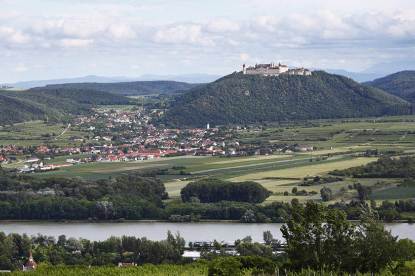 无人,家,横图,室外,白天,正面,旅游,度假,草地,草坪,河流,美景,山,山脉,树林,水,植物,奥地利,欧洲,阴影,光线,影子,房屋,屋子,河水,景观,山峰,水流,云,云朵,山峦,云彩,娱乐,楼房,住宅,草,树,树木,蓝色,绿色,白云,蓝天,天空,阳光,自然,群山,天,享受,休闲,景色,放松,生长,晴朗,成长,自然风光,中欧,多瑙河,奥地利共和国,下奥地利,下奥地利州,晴空,彩图,房子,多瑙河畔克雷姆斯,梅尔克,瓦豪,瓦豪河谷