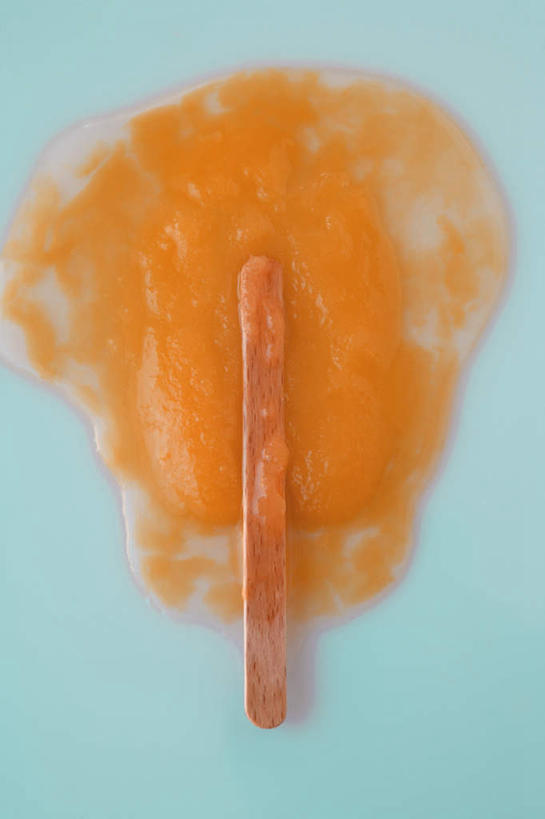 无人,竖图,俯视,室内,特写,白天,一根,绿色背景,融化,清凉,棒冰,冰棍,冷饮,舒服,橙色,摄影,影棚,解暑,冰棒,解渴,舒爽,消暑,冰条,彩图,高角度拍摄,影棚拍摄,拍摄