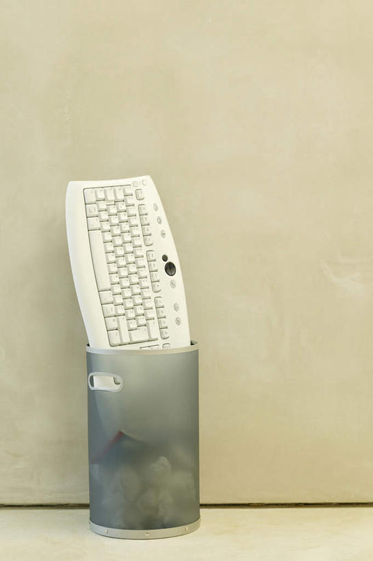 无人,竖图,室内,白天,正面,键盘,阴影,环保,反射,影子,垃圾桶,输入设备,通讯设备,一个,容器,能源,单个,储藏,垃圾箱,回收,资源,储存,通信设备,利用,低碳,循环,持续,彩图,贮存