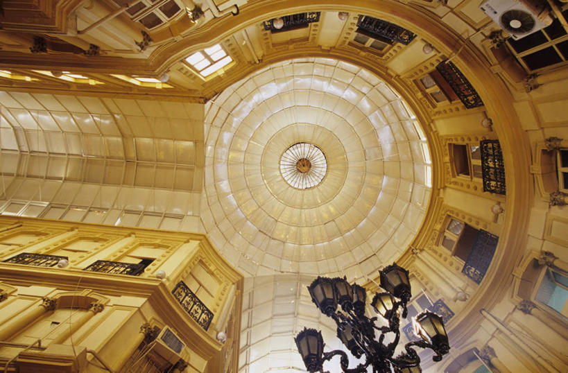 无人,家,宫殿,栏杆,露台,横图,室外,白天,仰视,旅游,度假,别墅,窗户,阳台,标志建筑,地标,建筑,照明,土耳其,亚洲,电器,房屋,屋子,公寓,围栏,灯光,首都,娱乐,建设,洋房,护栏,楼房,吊灯,玻璃窗,住宅,灯,空调,排列,灯具,享受,休闲,旅游胜地,放松,照亮,调节,舒适,家电,家用电器,照明设备,队列,西亚,调整,豪宅,伊斯坦布尔,空气调节器,彩图,低角度拍摄,房子,露天阳台,土耳其共和国