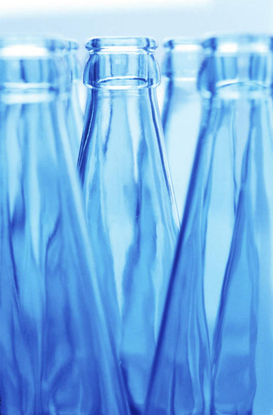 无人,竖图,室内,特写,白天,正面,静物,许多,透明,很多,玻璃制品,酒瓶,玻璃瓶,瓶子,摄影,影棚,通明,彩图,影棚拍摄,拍摄