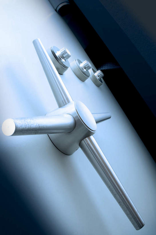 无人,竖图,室内,特写,白天,正面,安全,静物,手提箱,朦胧,模糊,箱子,保护,保险,私密,密码箱,彩图