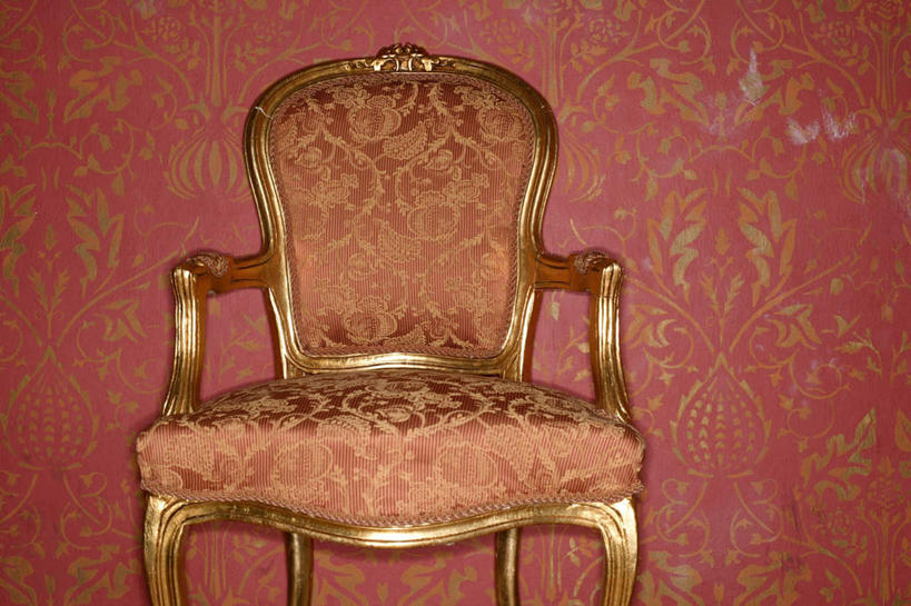 无人,横图,室内,白天,正面,壁纸,椅子,花纹,装饰,木椅,墙,墙壁,墙面,摄影,影棚,华丽,修饰,点缀,衬托,美观,雅致,雅观,墙纸,彩图,影棚拍摄,拍摄