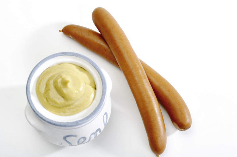 无人,横图,俯视,室内,特写,白天,白色背景,绘画,两根,阴影,反射,彩绘,瓷器,影子,陶瓷,肉,香肠,腊肠,猪肉,肉类,果酱,摄影,影棚,陶艺,肉食,豚肉,果子酱,彩釉,画画,彩图,高角度拍摄,影棚拍摄,拍摄