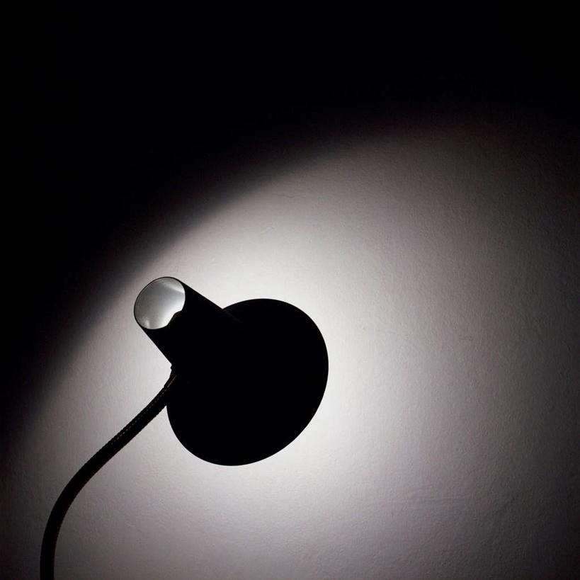 无人,方图,室内,特写,白天,正面,台灯,阴影,光线,影子,墙,灯光,墙壁,墙面,灯,灯具,照明设备,彩图