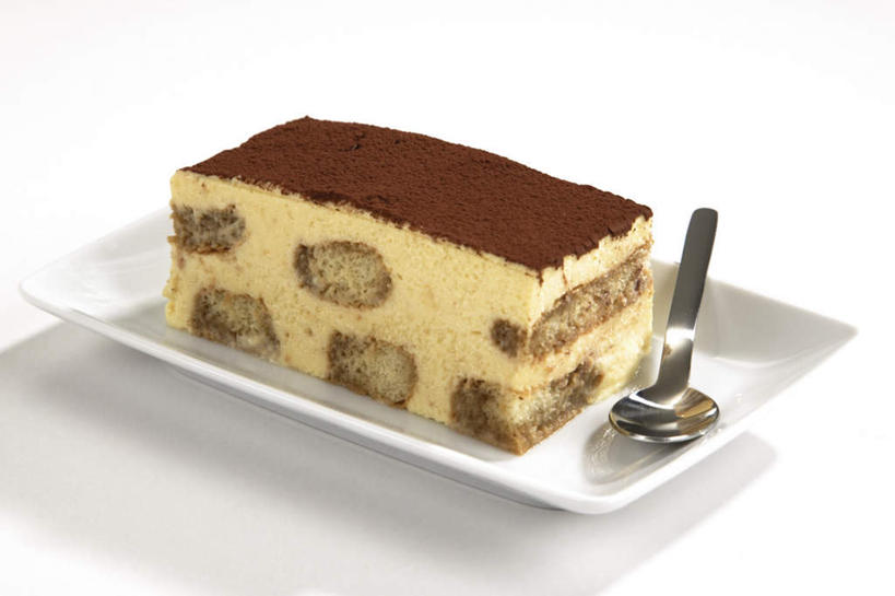 点心,无人,横图,俯视,室内,特写,白天,白色背景,下午茶,餐具,碟子,盘,勺子,食品,提拉米苏,食物,糕点,盘子,调羹,碟,汤匙,摄影,影棚,意大利蛋糕,彩图,高角度拍摄,影棚拍摄,拍摄,蛋糕