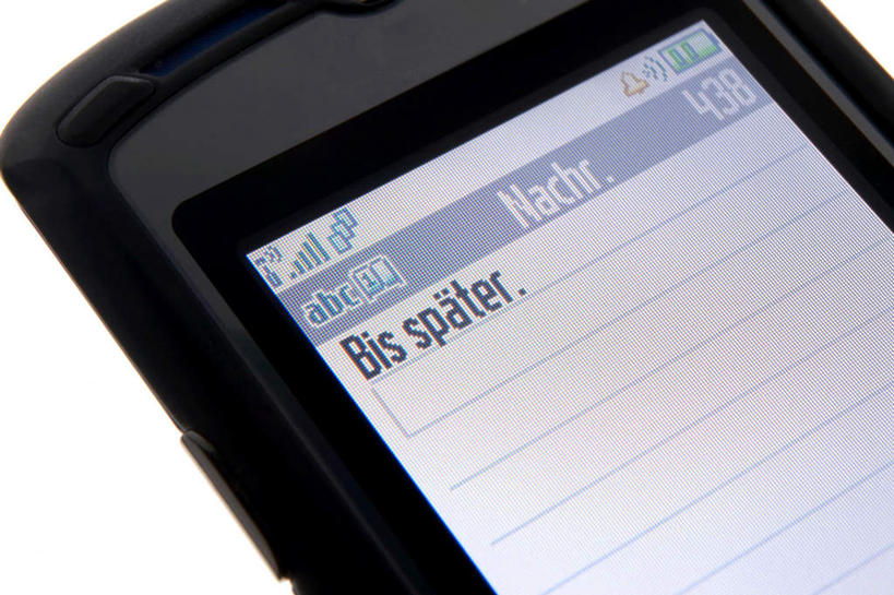 无人,打电话,横图,俯视,室内,特写,白天,白色背景,电话,手机,阴影,反射,英文,标志,文字,影子,字符,字母,通讯设备,标识,一个,短信,摄影,影棚,单个,英文字母,交流,沟通,通话,彩图,高角度拍摄,影棚拍摄,拍摄