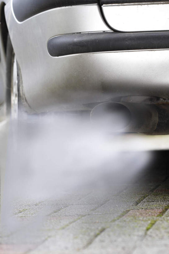 无人,竖图,室外,特写,白天,正面,汽车,车,交通工具,轿车,烟,污染,载具,彩图