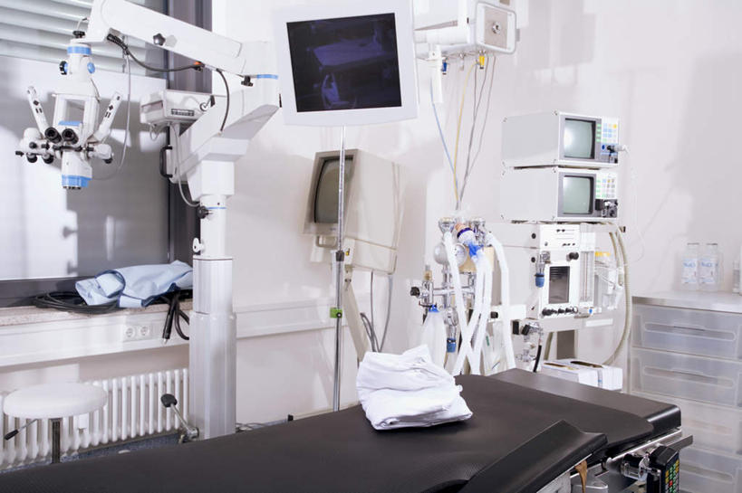 无人,横图,室内,白天,正面,电脑,显示器,鼠标,键盘,仪器,照明,网络,灯光,输入设备,通讯设备,灯,灯具,台式电脑,照亮,手术,手术室,照明设备,通信设备,输出设备,无影灯,彩图