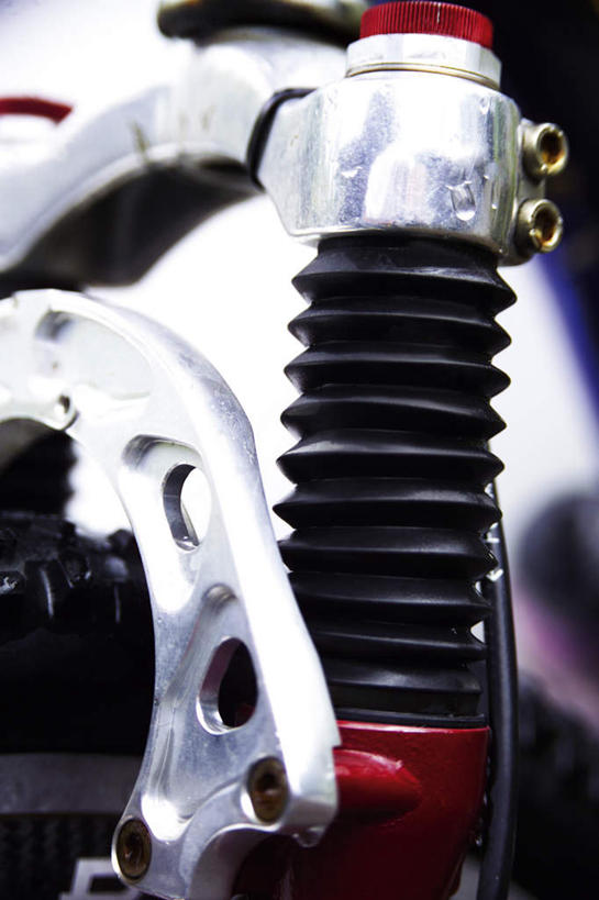 无人,竖图,室内,特写,白天,正面,零件,齿轮,自行车,一辆,连接,组合,朦胧,模糊,车,脚踏车,交通工具,机械,链接,五金,紧固,拼接,载具,拼凑,铝,拼合,凑集,聚合,撮合,链结,牢固,彩图