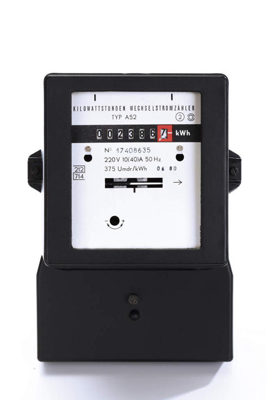 无人,竖图,室内,特写,白天,白色背景,正面,静物,阴影,反射,标志,数字,文字,影子,字符,指针,标识,电表,摄影,阿拉伯数字,影棚,仪表盘,彩图,影棚拍摄,拍摄